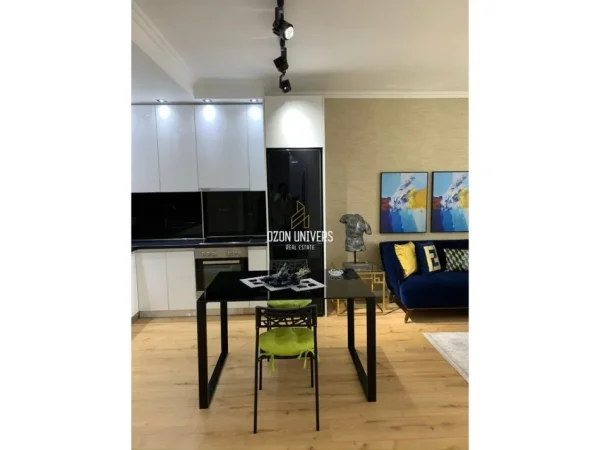 Tirane, jepet me qera apartament 2+1+Ballkon Kati 9, 107 m² (Rruga e kosovareve)