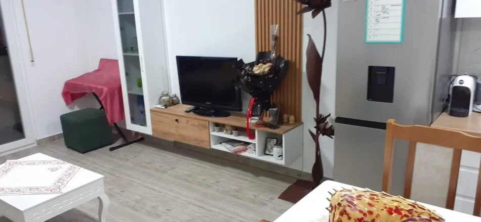 Tirane, jepet me qera apartament 1+1+parkim Kati 5, 72 m² 600 € (Spitali Amerikan 3)