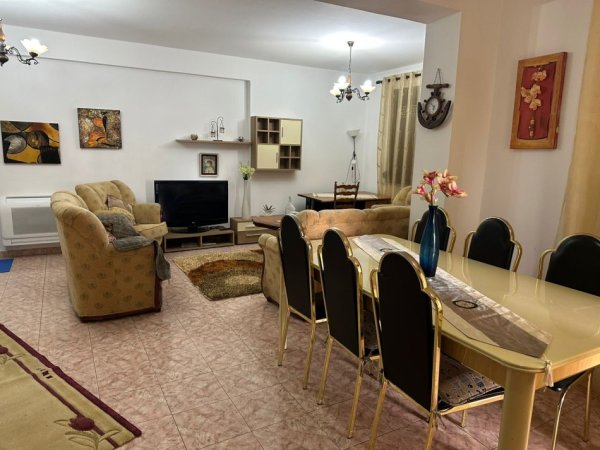 Tirane, jepet me qera apartament 2+1 Kati 5, 115 m² 1.000 € (BLLOKU)