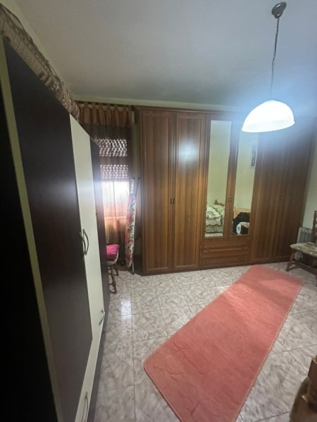 Tirane, jepet me qera apartament 2+1 Kati 5, 115 m² 1.000 € (BLLOKU)