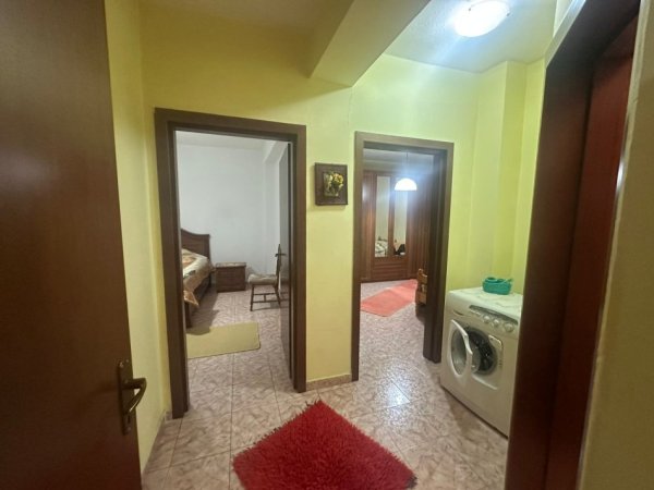 Tirane, jepet me qera apartament 2+1 Kati 5, 115 m² 1.000 € (BLLOKU)