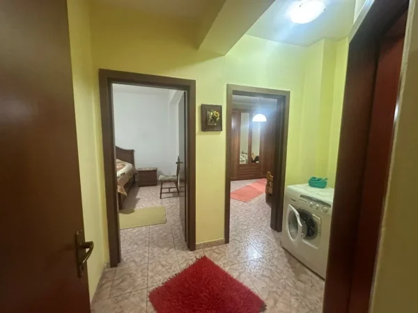 Tirane, jepet me qera apartament 2+1 Kati 5, 115 m² 1.000 € (BLLOKU)