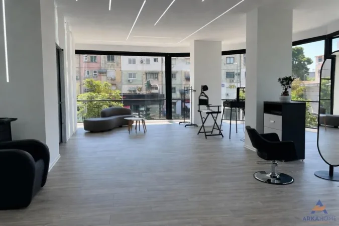 Tirane, shitet ambjent biznesi Kati 2, 125 m² 45.000 € 