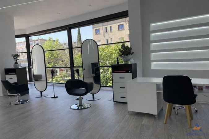 Tirane, shitet ambjent biznesi Kati 2, 125 m² 45.000 € 