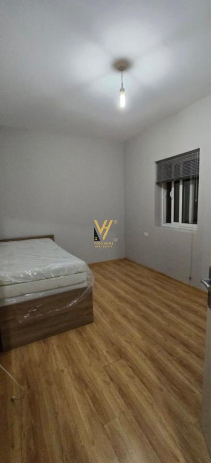 Tirane, jepet me qera shtepi 2+1+Ballkon Kati 0, 80 m² 400 € (SAUK)