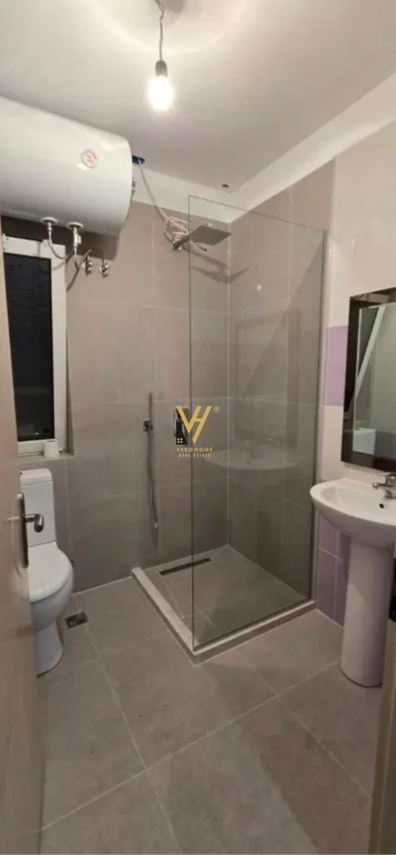 Tirane, jepet me qera shtepi 2+1+Ballkon Kati 0, 80 m² 400 € (SAUK)