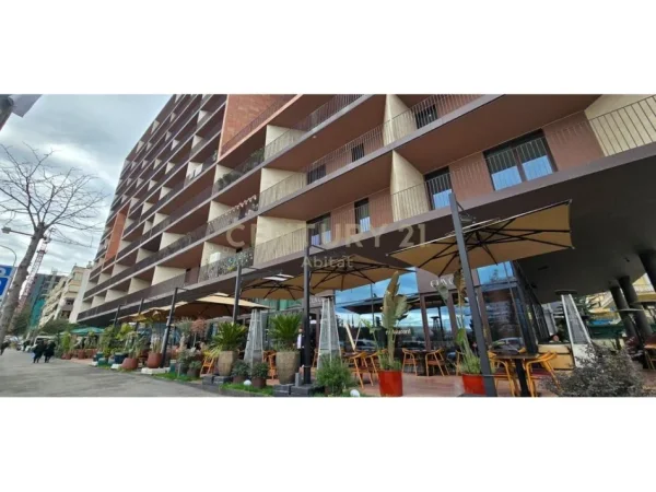 Tirane, jepet me qera ambjent biznesi Kati 1, 154 m² 3.000 € 