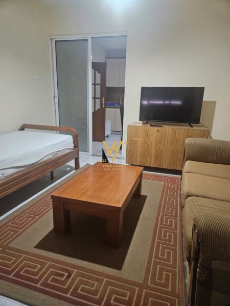 Tirane, jepet me qera apartament 1+1+Aneks Kati 4, 53 m² 400 € (ISH PARKU)