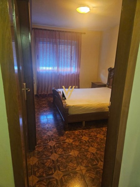 Tirane, jepet me qera apartament 1+1+Aneks Kati 4, 53 m² 400 € (ISH PARKU)