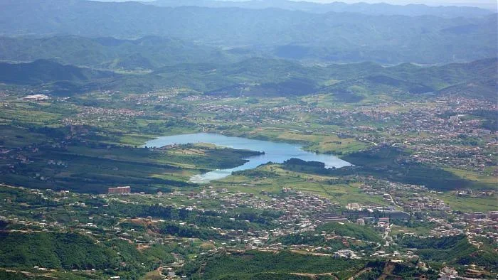 Tirane, shes Vile 4+1 Kati 0, 348 m² 829.227 € (Liqeni Farkes)