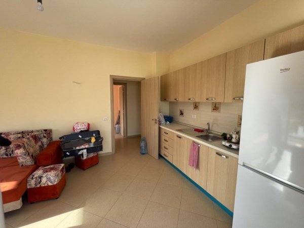 Tirane, jepet me qera apartament 1+1+Ballkon Kati 8, 70 m² 350 € (përballë American 3)