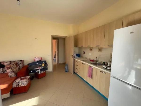 Tirane, jepet me qera apartament 1+1+Ballkon Kati 8, 70 m² 350 € (përballë American 3)