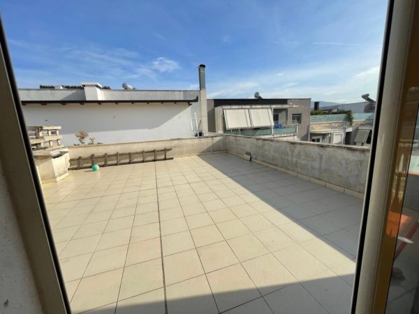 Tirane, jepet me qera apartament 1+1+Ballkon Kati 8, 70 m² 350 € (përballë American 3)