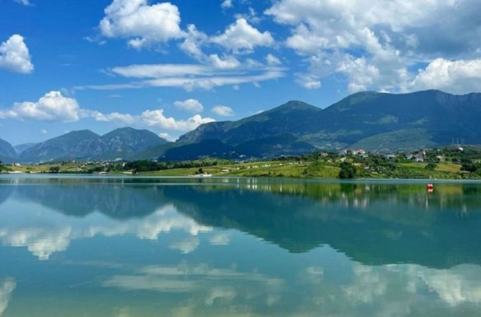 Tirane, shes apartament duplex 3+1 Kati 0, 105 m² 240.973 € (Liqeni Farkes)