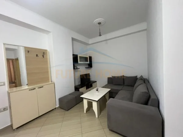 Tirane, jepet me qera apartament 1+1 Kati 2, 50 m² 300 € (FRESK , Rruga e Thesarit)