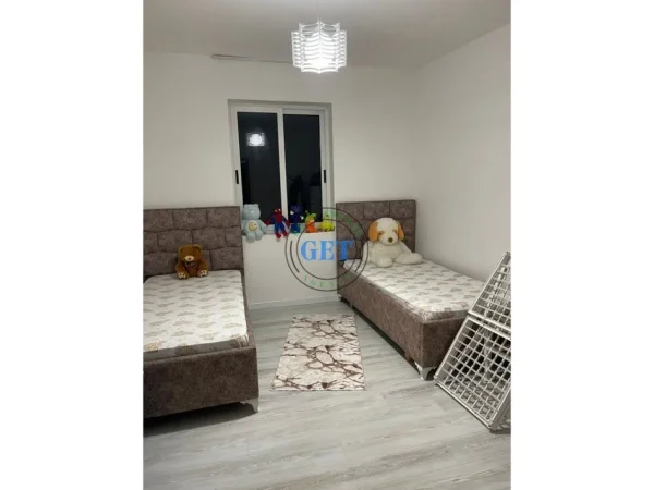 Durres, jepet me qera apartament 2+1 Kati 4, 79 m² 400 € (Tregut te vogel Industrial)