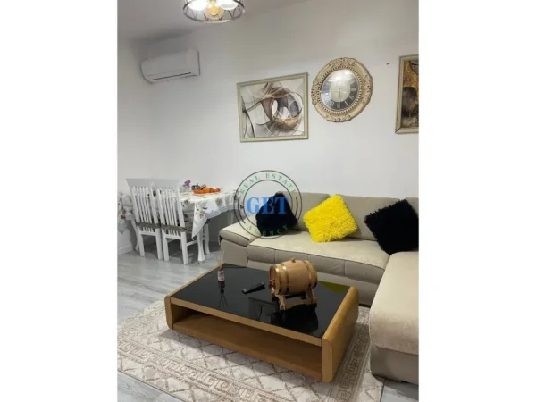 Durres, jepet me qera apartament 2+1 Kati 4, 79 m² 400 € (Tregut te vogel Industrial)