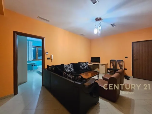 Tirane, jepet me qera apartament 2+1 Kati 2, 118 m² 520 € 