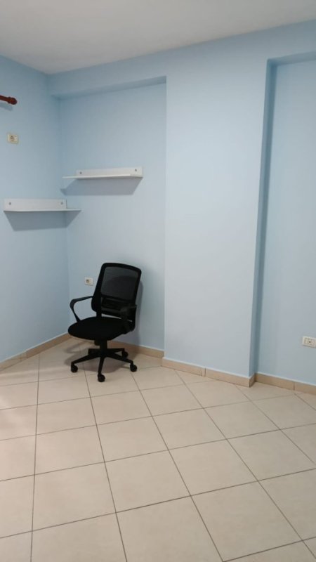 Tirane, jap me qera ambjent biznesi Kati 4, 80 m² 550 € (Don Bosko)
