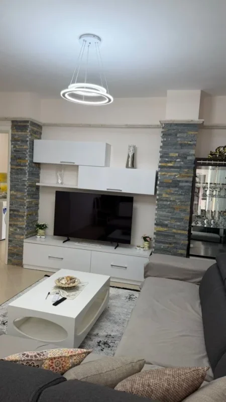 Durres, jepet me qera apartament 1+1+Ballkon Kati 7, 60 m² 550 € (Sheshi Pranvera)