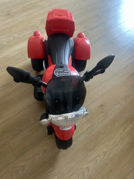 Tirane, shes Motorr per femije me karikim 50 €