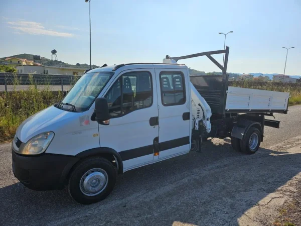 Kavaje, shes Auto-vinc 2012 Iveco Daily Vinç + Vetshkarkues (3 anë) - kabinë dopio Nafte, e bardhë manuale Kondicioner 25.000 €