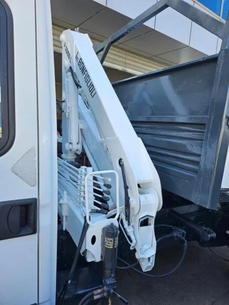 Kavaje, shes Auto-vinc 2012 Iveco Daily Vinç + Vetshkarkues (3 anë) - kabinë dopio Nafte, e bardhë manuale Kondicioner 25.000 €