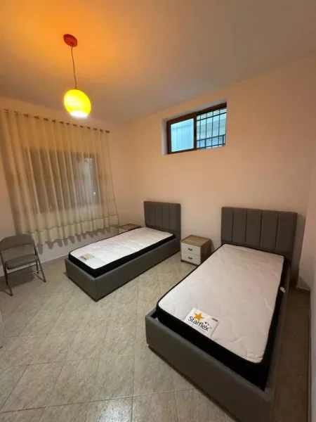 Tirane, jepet me qera apartament 1+1+Ballkon Kati 1, 70 m² 420 € (ali demi)