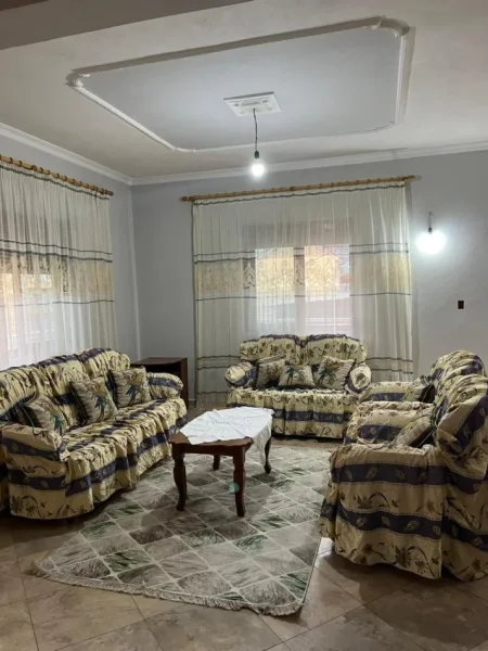 Tirane, jepet me qera apartament 2+1+Ballkon Kati 2, 120 m² 520 € (marije kraja)