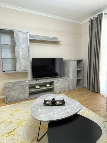 Tirane, jap me qera apartament 2+1+Ballkon Kati 2, 105 m² 800 € (afer ekonomikut)