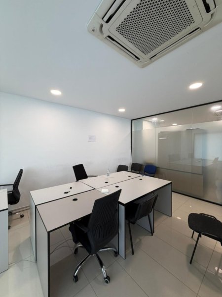 Tirane, jepet me qera zyre Kati 5, 187 m² 2.500 € (Kompleksi Delijorgji)