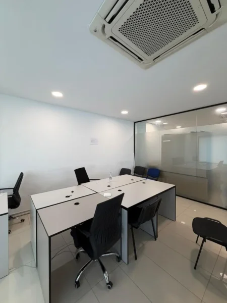 Tirane, jepet me qera zyre Kati 5, 187 m² 2.500 € (Kompleksi Delijorgji)