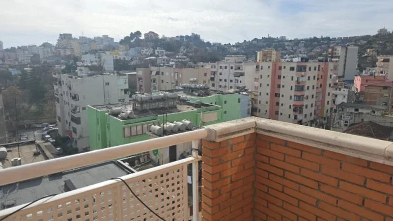 Durres, jepet me qera apartament 1+1+Aneks+Ballkon Kati 8, 73 m² 350 € (Durres Rruga Aleksander Goga pallati tek Kmy prane muzeut te deshmoreve)