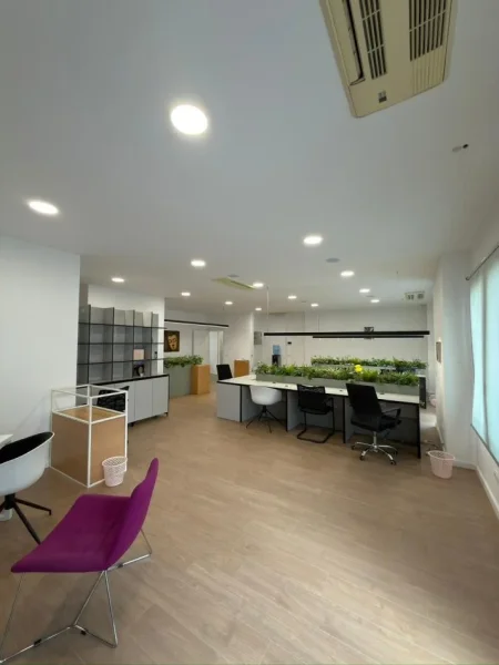 Tirane, jepet me qera zyre Kati 5, 180 m² 3.000 € (Kompleksi Delijorgji)