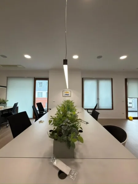 Tirane, jepet me qera zyre Kati 5, 180 m² 3.000 € (Kompleksi Delijorgji)