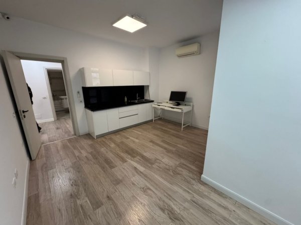 Tirane, jepet me qera ambjent biznesi Kati 1, 270 m² 5.000 € 