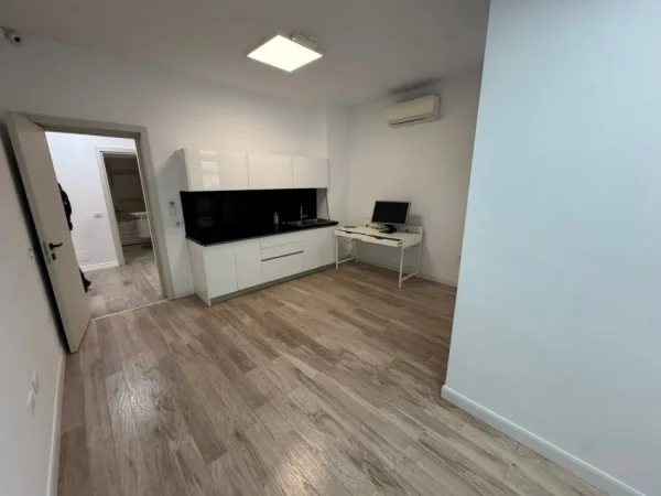 Tirane, jepet me qera ambjent biznesi Kati 1, 270 m² 5.000 € 