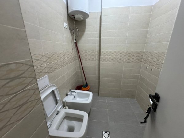 Tirane, jepet me qera ambjent biznesi Kati 1, 270 m² 5.000 € 