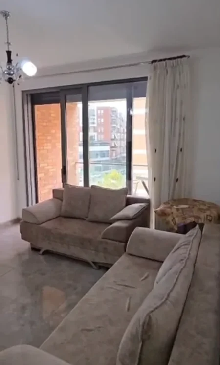 Tirane, jepet me qera apartament 2+1 Kati 3, 100 m² 650 € (fiori di bosko)