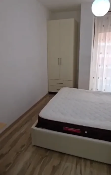 Tirane, jepet me qera apartament 2+1 Kati 3, 100 m² 650 € (fiori di bosko)