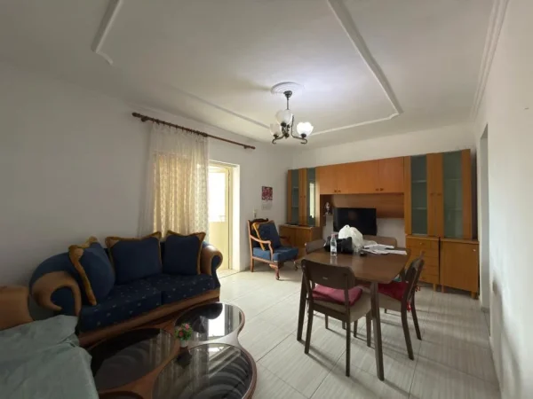 Tirane, jepet me qera apartament 1+1+Ballkon Kati 5, 60 m² 450 € (Xhamia e Tabakeve)