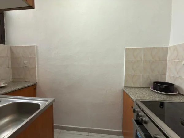 Tirane, jepet me qera apartament 1+1+Ballkon Kati 5, 60 m² 450 € (Xhamia e Tabakeve)