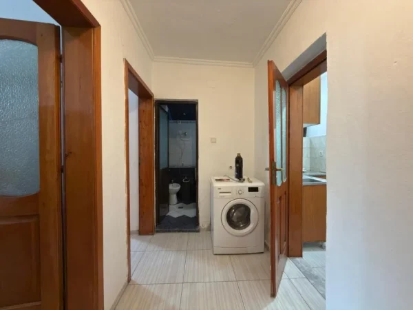 Tirane, jepet me qera apartament 1+1+Ballkon Kati 5, 60 m² 450 € (Xhamia e Tabakeve)