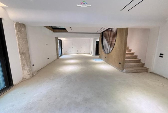 Tirane, jepet me qera Vile 3 Katshe Kati 0, 409 m² 6.000 € (rruga Rexhep Jella,)