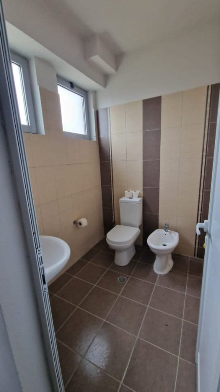 Tirane, jepet me qera magazine Kati 2, 720 m² 2.200 € (Vore)