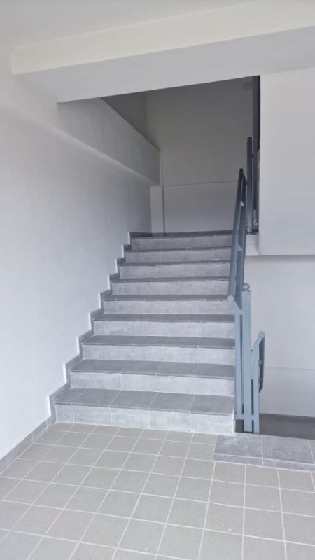 Tirane, jepet me qera magazine Kati 2, 720 m² 2.200 € (Vore)