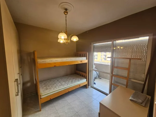 Tirane, shes apartament 2+1 Kati 4, 75 m² 177.000 € (bulevardi zogu i pare)