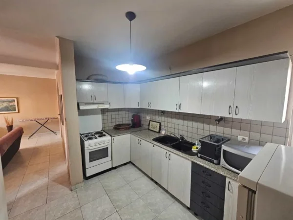 Tirane, shes apartament 2+1 Kati 4, 75 m² 177.000 € (bulevardi zogu i pare)