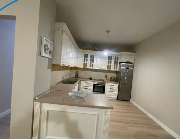 Tirane, jepet me qera apartament 2+1+2+Ballkon Kati 3, 111 m² 730 € (Kopshti Botanik)