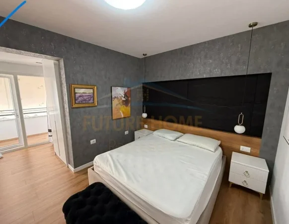 Tirane, jepet me qera apartament 2+1+2+Ballkon Kati 5, 136 m² 1.000 € (21 Dhjetori)